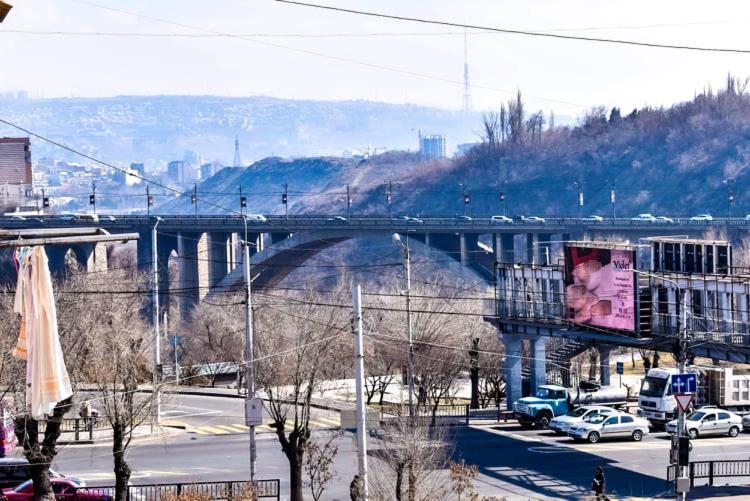 напротив спортивно-концертного комплекса * Yerevan