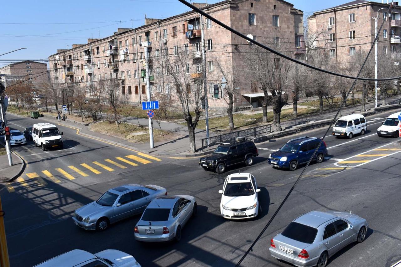 напротив спортивно-концертного комплекса Apartment *