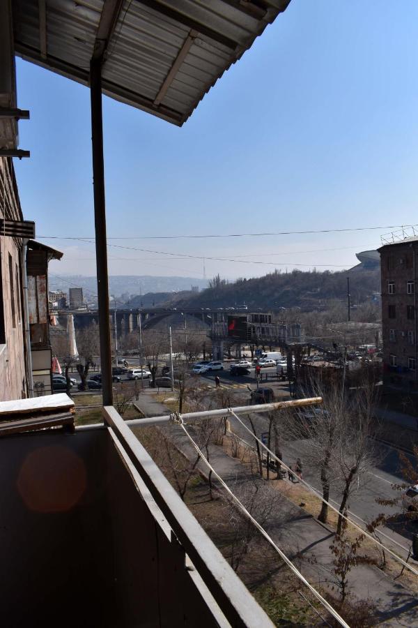 напротив спортивно-концертного комплекса Apartment Yerevan